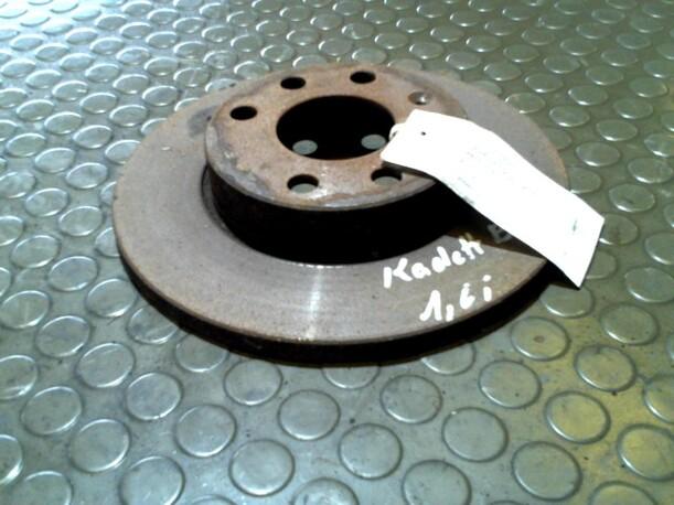 Foto: BREMSSCHEIBE VR eines Opel Kadett E Caravan LS