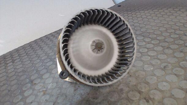 Foto: HEIZUNGSGEBLÄSE eines Nissan Sunny SLX