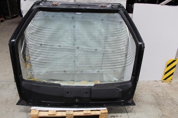 Foto: HECKKLAPPE / HECKDECKEL eines Nissan Sunny SLX