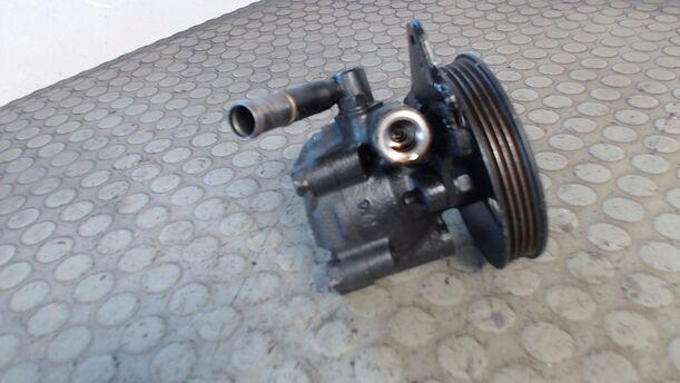 Foto: LENKGETRIEBEPUMPE eines Nissan Sunny SLX