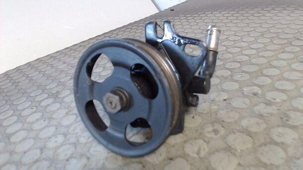 Foto: LENKGETRIEBEPUMPE eines Nissan Sunny SLX