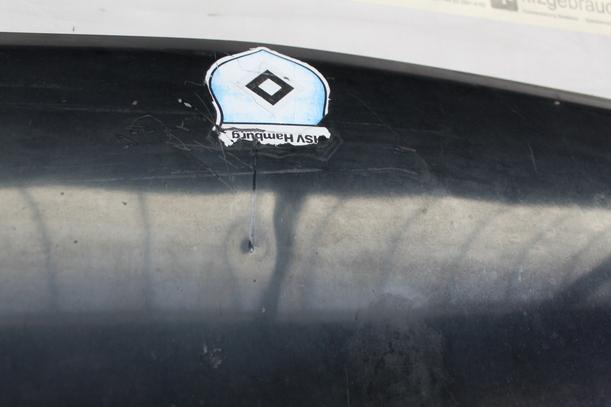 Foto: MOTORHAUBE eines Nissan Sunny SLX