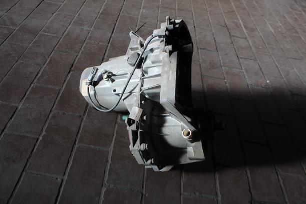 Foto: SCHALTGETRIEBE eines Renault R 19 1.8 RN