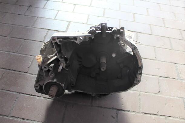 Foto: SCHALTGETRIEBE eines Renault R 19 1.8 RN