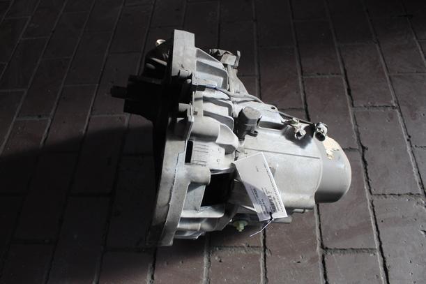 Foto: SCHALTGETRIEBE eines Renault R 19 1.8 RN