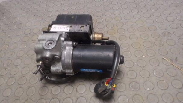 Foto: HAUPTBREMSAGGREGAT ABS eines Ford Scorpio CLX