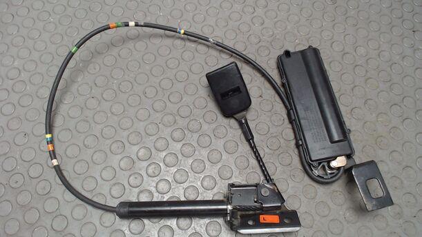 Foto: GURTSTRAFFER VORN LINKS eines Ford Scorpio CLX