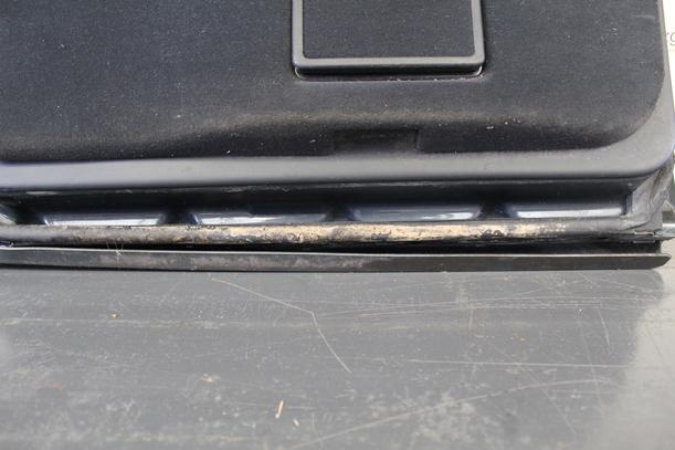 Foto: TÜR HINTEN LINKS eines Mercedes-Benz 300 TE