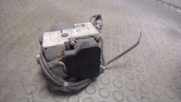 Foto: ABS-BREMSAGGREGAT eines Nissan Almera 1.4 LX