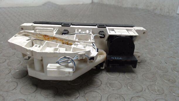 Foto: HEIZUNGSBETÄTIGUNG eines Nissan Almera 1.4 LX
