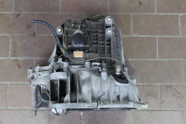 Foto: SCHALTGETRIEBE 5-GANG eines Ford Mondeo Fashion