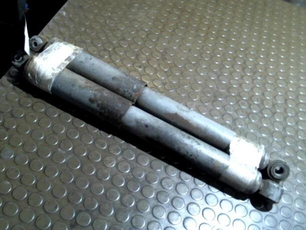 Foto: STOßDÄMPFERPAAR HINTEN eines Fiat Ducato 14/13 280.