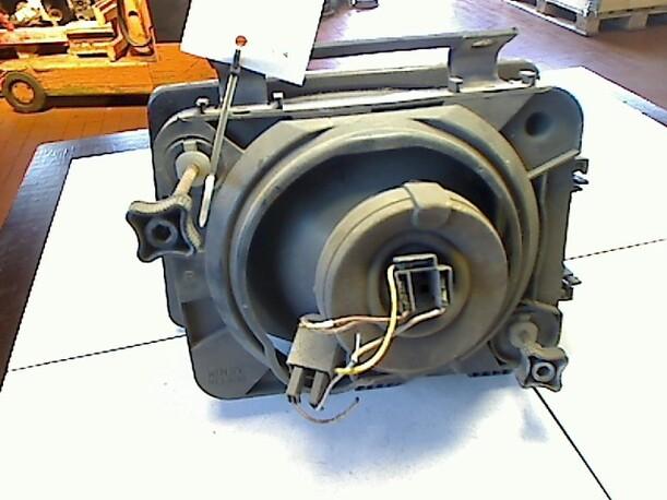 Foto: HAUPTSCHEINWERFER RECHTS eines Opel Corsa Swing
