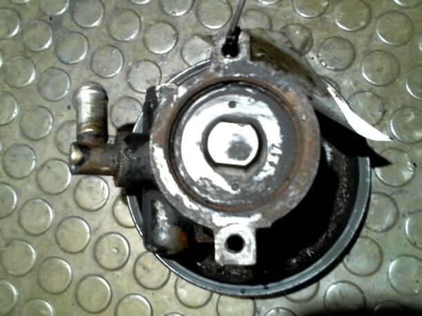 Foto: LENKGETRIEBEPUMPE eines Ford Escort 16V Flair