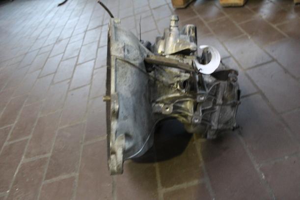 Foto: SCHALTGETRIEBE 5-GANG eines Opel Astra Caravan D GL