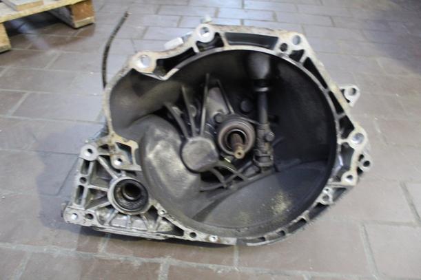 Foto: SCHALTGETRIEBE 5-GANG eines Opel Astra Caravan D GL