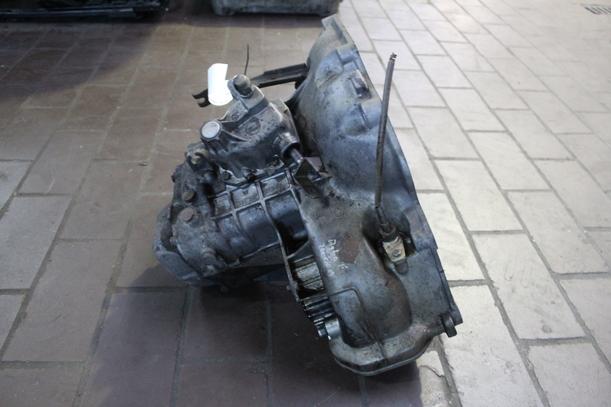 Foto: SCHALTGETRIEBE 5-GANG eines Opel Astra Caravan D GL