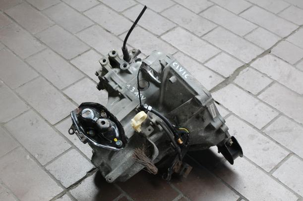 Foto: SCHALTGETRIEBE 5-GANG eines Honda Civic 1.3
