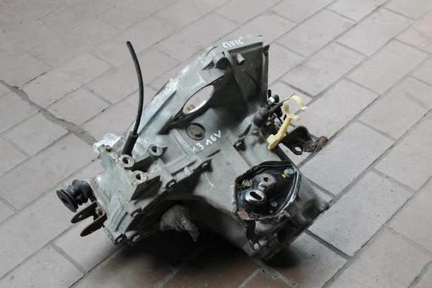 Foto: SCHALTGETRIEBE 5-GANG eines Honda Civic 1.3