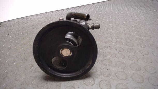 Foto: LENKGETRIEBEPUMPE / SERVOPUMPE eines Mitsubishi Space Wagon 2000 TD GLX