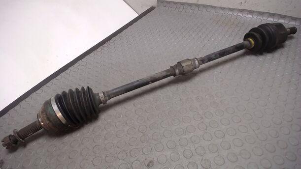 Foto: ANTRIEBSWELLE LINKS eines Mitsubishi Space Wagon 2000 TD GLX