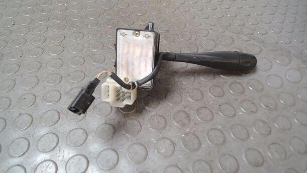 Foto: BLINKSCHALTER/ KOMBISCHALTER eines Nissan Primera Traveller 1.6 LX