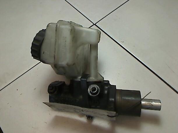 Foto: HAUPTBREMSZYLINDER eines Peugeot 405 Break DT GR