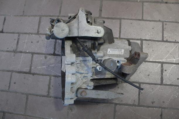 Foto: SCHALTGETRIEBE 5-GANG eines Rover 111 L