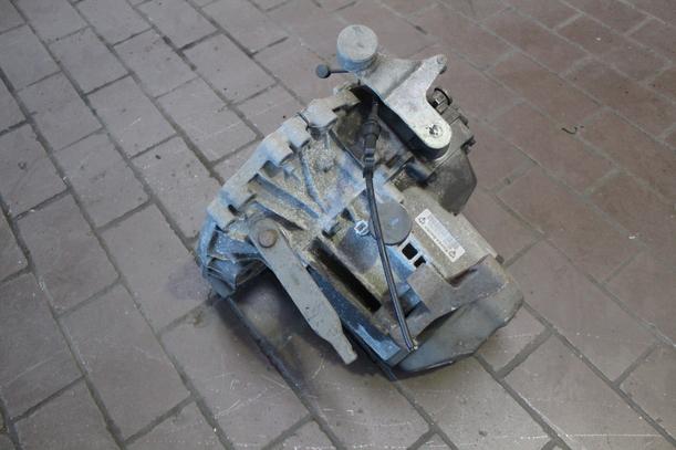 Foto: SCHALTGETRIEBE 5-GANG eines Rover 111 L
