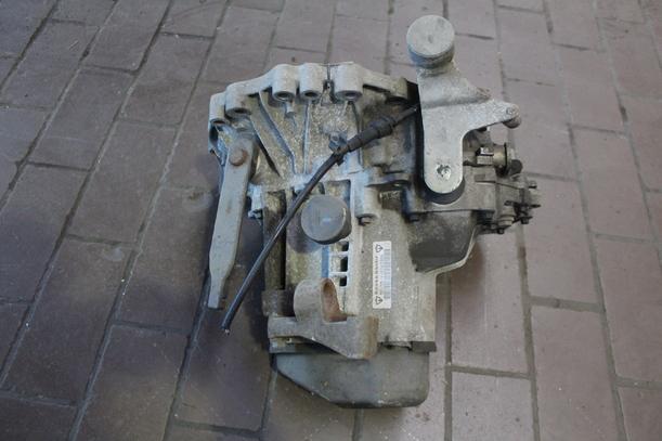 Foto: SCHALTGETRIEBE 5-GANG eines Rover 111 L