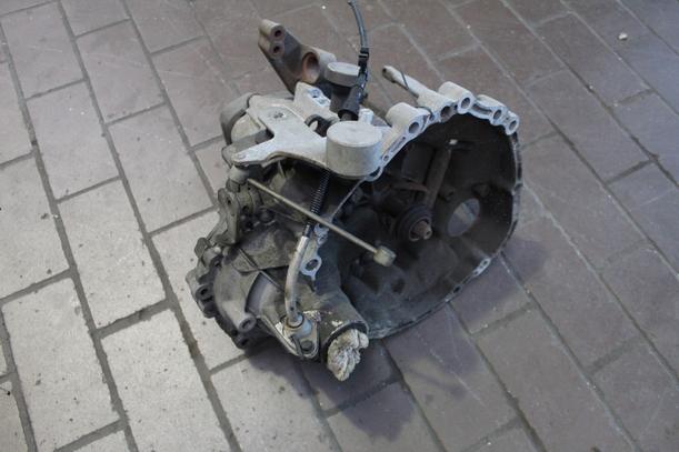 Foto: SCHALTGETRIEBE 5-GANG eines Rover 111 L