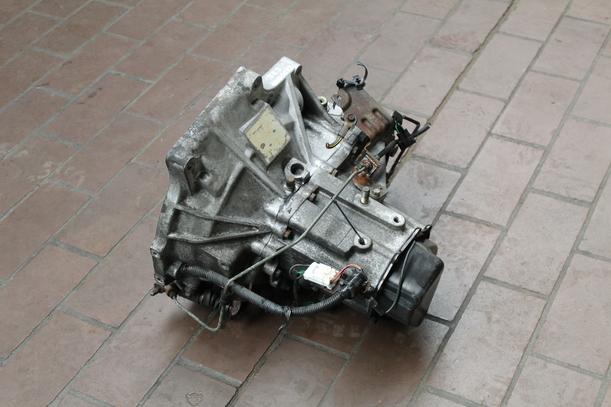 Foto: SCHALTGETRIEBE 5-GANG eines Mazda 323 1.4i 16V LX