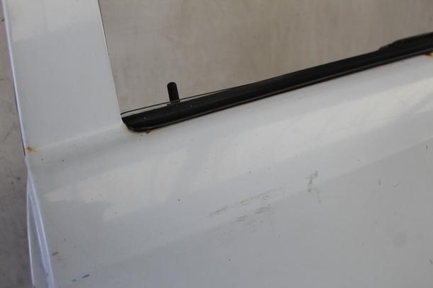 Foto: TÜR HINTEN LINKS eines Mercedes-Benz 230 E