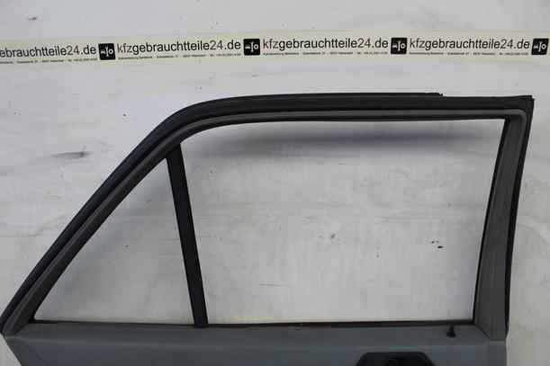 Foto: TÜR HINTEN LINKS eines Mercedes-Benz 230 E