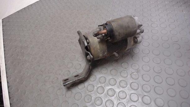 Foto: ANLASSER / STARTER eines Mazda 121 16V Canvas Top GLX