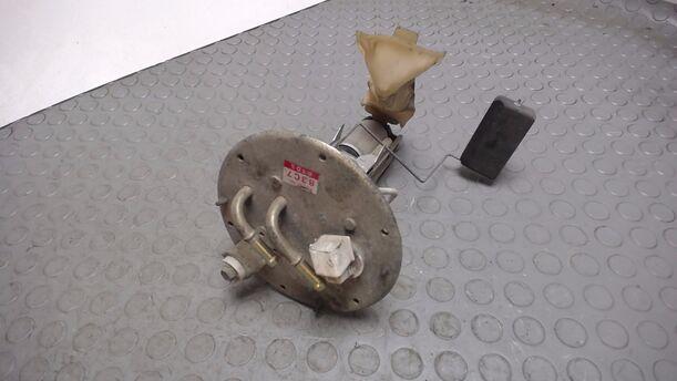 Foto: KRAFTSTOFFPUMPE eines Mazda 121 16V Canvas Top GLX