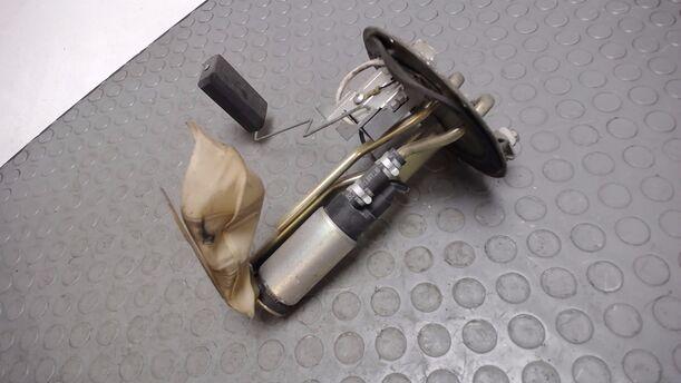 Foto: KRAFTSTOFFPUMPE eines Mazda 121 16V Canvas Top GLX