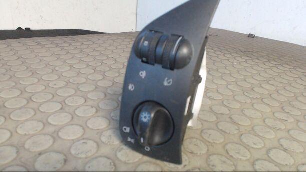 Foto: LICHTSCHALTER eines VW Polo 45 Servo Sportline