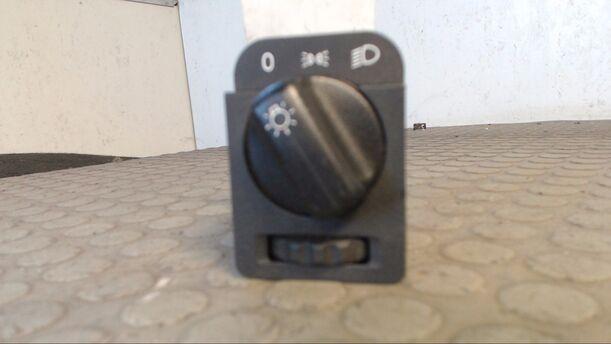 Foto: LICHTSCHALTER eines Opel Corsa Webcar