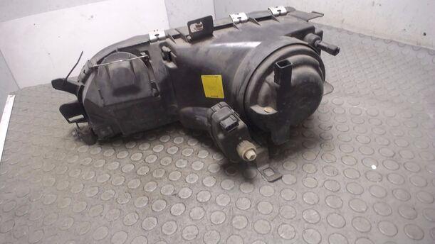 Foto: SCHEINWERFER RECHTS (DOPPELREFLEKTOR) BOSCH eines Ford Sierra Turnier CLX (LX)
