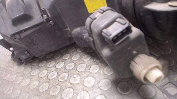 Foto: SCHEINWERFER RECHTS (DOPPELREFLEKTOR) BOSCH eines Ford Sierra Turnier CLX (LX)