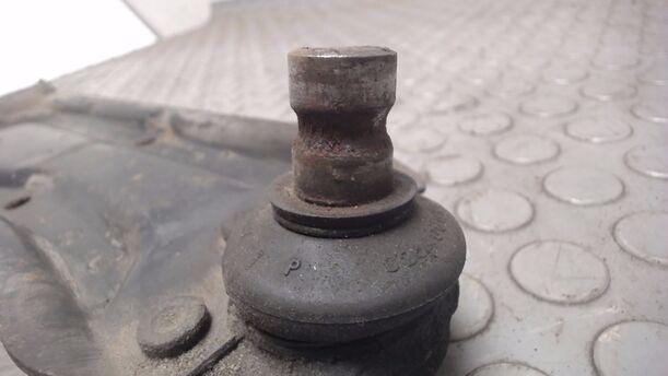 Foto: QUERLENKER RECHTS (17mm Traggelenk) eines VW Golf Cabrio Youngline