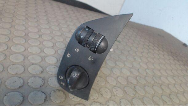 Foto: LICHTSCHALTER eines VW Polo 45 Servo Sportline