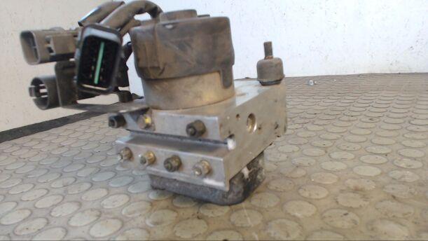 Foto: ABS-BREMSAGGREGAT eines Mitsubishi Galant 1800 GLSi
