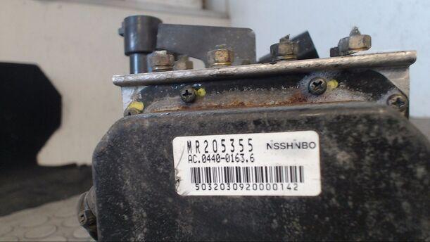 Foto: ABS-BREMSAGGREGAT eines Mitsubishi Galant 1800 GLSi