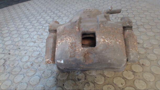 Foto: BREMSSATTEL VORN LINKS eines Mitsubishi Galant 1800 GLSi