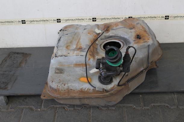 Foto: KRAFTSTOFFTANK eines Ford Sierra Turnier CLX (LX)
