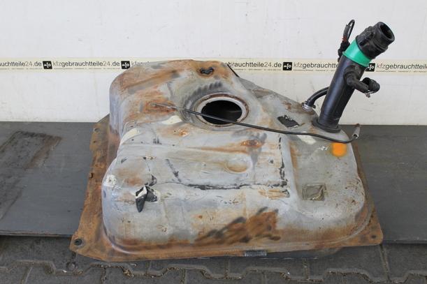 Foto: KRAFTSTOFFTANK eines Ford Sierra Turnier CLX (LX)