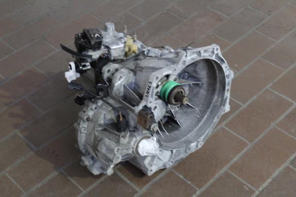 Foto: SCHALTGETRIEBE 5-GANG eines Ford Mondeo 16V CLX