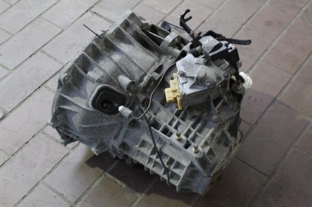 Foto: SCHALTGETRIEBE 5-GANG eines Ford Mondeo 16V CLX